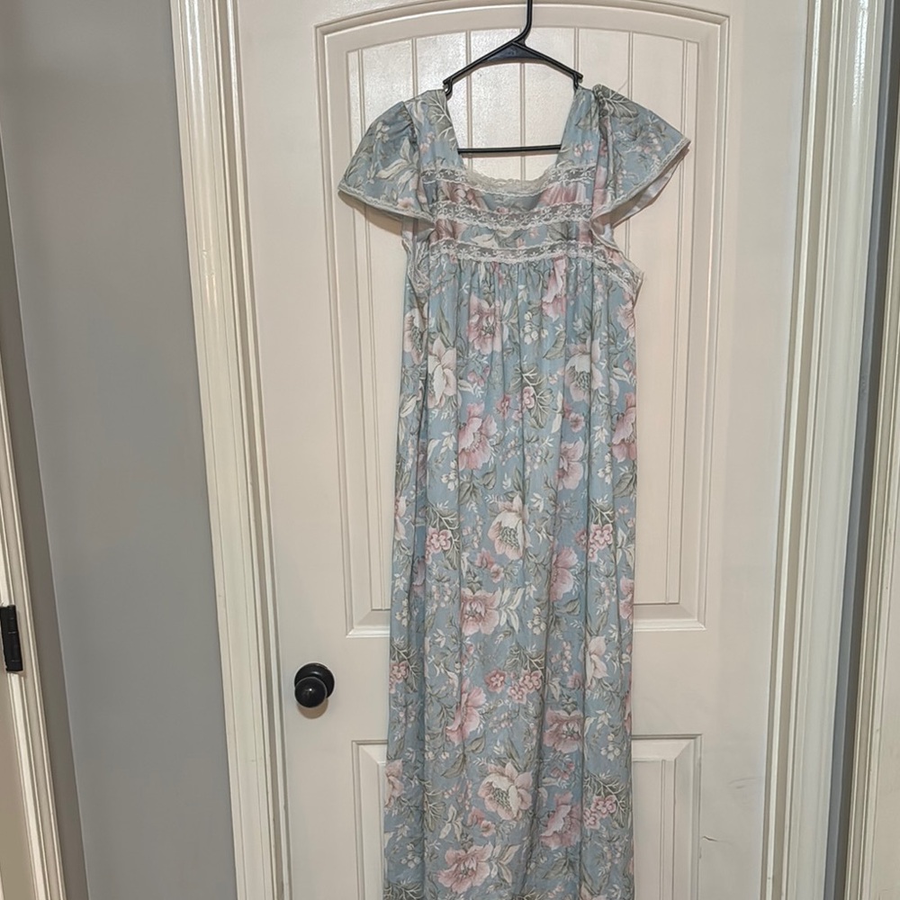 Vintage Vanity Fair Floral Print Maxi Length Nightgown with lace